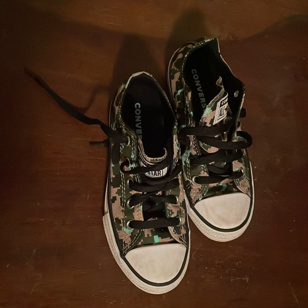 Converse all star camouflage sneakers. Size 13.
